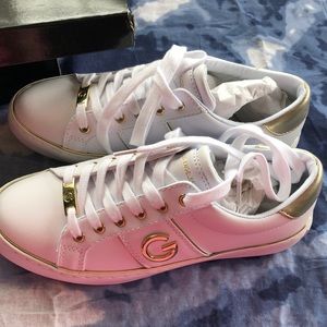 Size 8.5 women’s Guess Granddyy Shoe